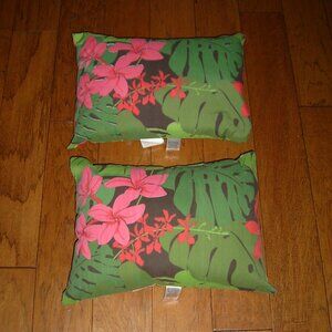 Set of 2 Accent Pillows, 12 x 17", Floral Red & Green